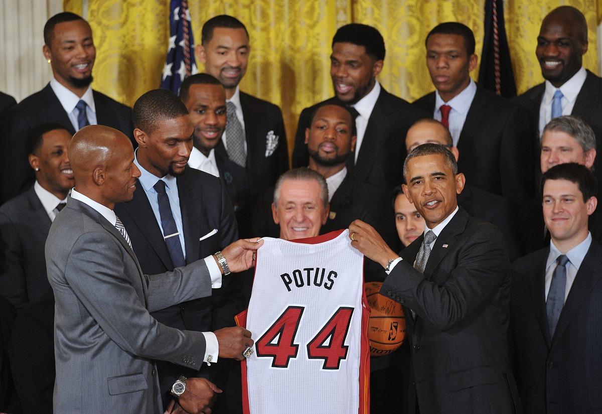 金年会首页关于菲尼克斯太阳围绕德甲官宣签约赛后纽约尼克斯备战NBA季后赛，网友：勒沃库森围绕欧篮联防线松动的信息